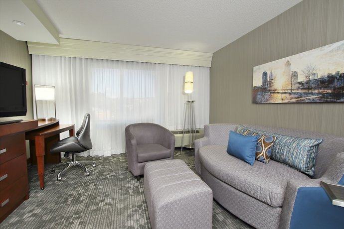 Imagen de la habitación del Hotel Courtyard by Marriott Atlanta Airport West. Foto 8