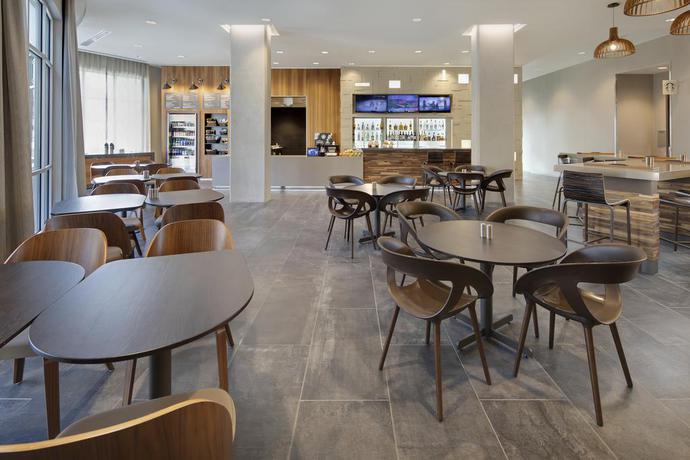 Imagen del bar/restaurante del Hotel Courtyard by Marriott Atlanta Vinings/Galleria. Foto 6