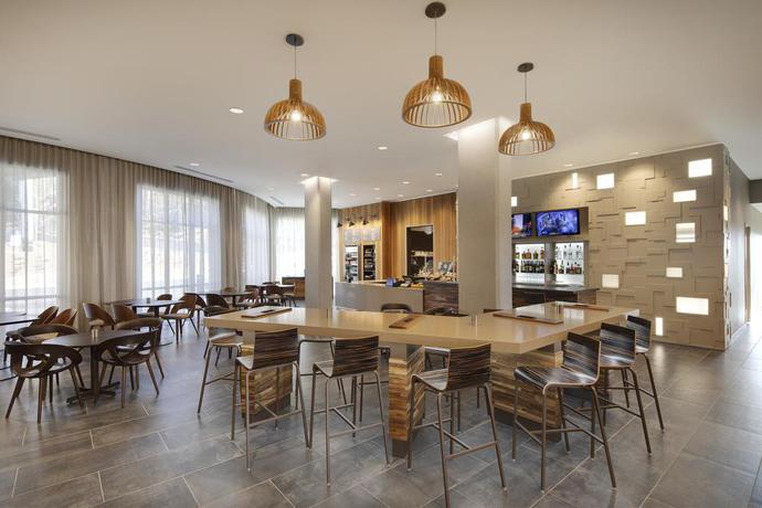 Imagen del bar/restaurante del Hotel Courtyard by Marriott Atlanta Vinings/Galleria. Foto 8