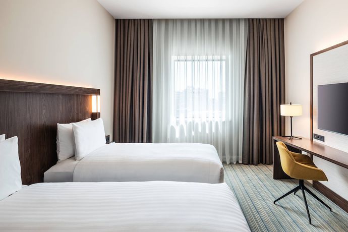 Imagen de la habitación del Hotel Courtyard by Marriott Baku. Foto 2