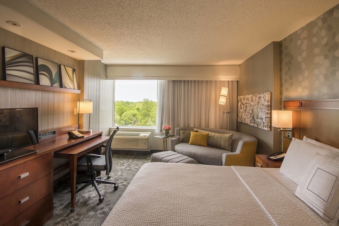 Imagen de la habitación del Hotel Courtyard by Marriott Bethesda Chevy Chase. Foto 8