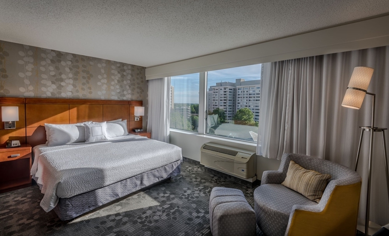 Imagen de la habitación del Hotel Courtyard by Marriott Bethesda Chevy Chase. Foto 10
