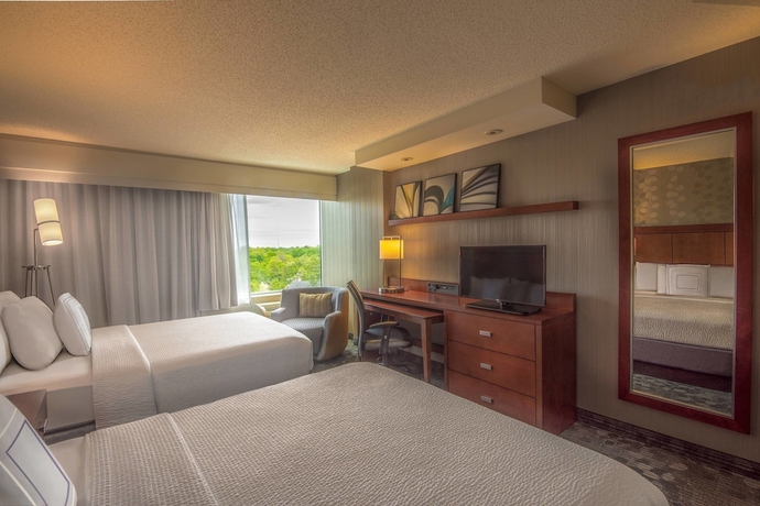 Imagen de la habitación del Hotel Courtyard by Marriott Bethesda Chevy Chase. Foto 12