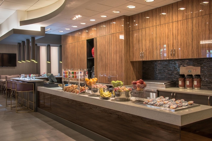 Imagen del bar/restaurante del Hotel Courtyard by Marriott Bethesda Chevy Chase. Foto 2