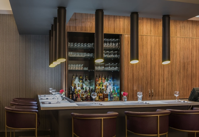 Imagen del bar/restaurante del Hotel Courtyard by Marriott Bethesda Chevy Chase. Foto 7