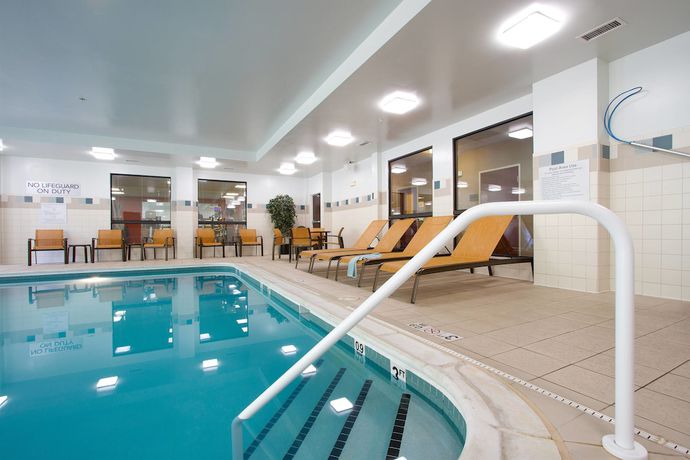 Imagen de la piscina del Hotel Courtyard by Marriott Blacksburg. Foto 7