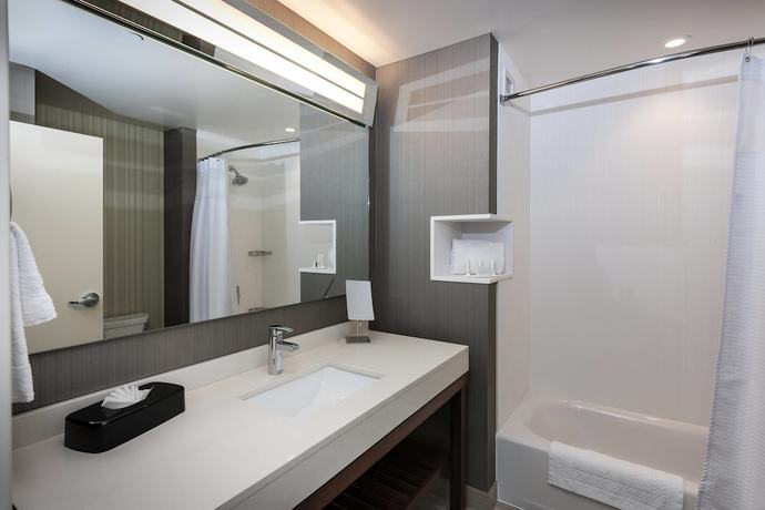Imagen de la habitación del Hotel Courtyard by Marriott Boston Littleton. Foto 6