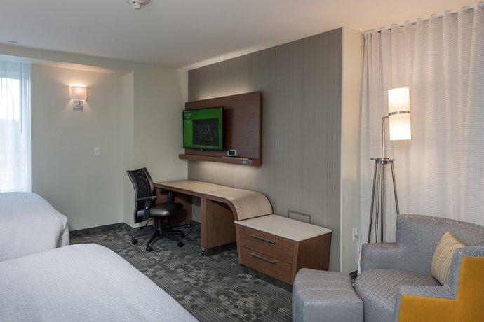 Imagen de la habitación del Hotel Courtyard by Marriott Boston Littleton. Foto 14