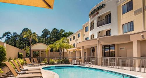 Imagen de la piscina del Hotel Courtyard by Marriott Brunswick. Foto 8