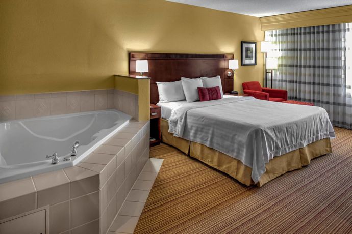 Imagen de la habitación del Hotel Courtyard by Marriott Brunswick. Foto 5