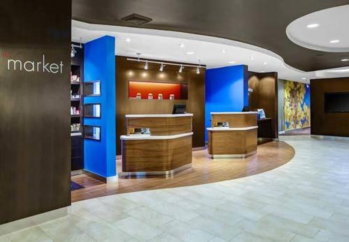 Imagen de los interiores del Hotel Courtyard by Marriott Brunswick. Foto 6