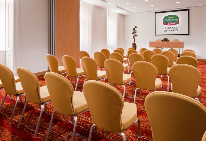 Imagen de los interiores del Hotel Courtyard by Marriott Budapest City Centre. Foto 15