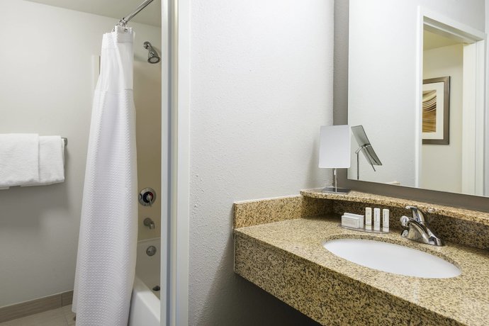 Imagen de la habitación del Hotel Courtyard by Marriott Chattanooga Downtown. Foto 7