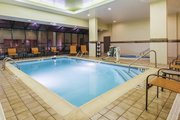 Imagen de la piscina del Hotel Courtyard by Marriott Chattanooga Downtown. Foto 17