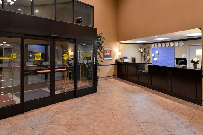 Imagen de los interiores del Hotel Courtyard by Marriott Chino Hills. Foto 16