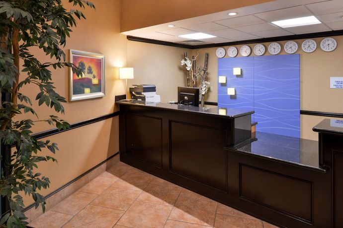 Imagen de los interiores del Hotel Courtyard by Marriott Chino Hills. Foto 17