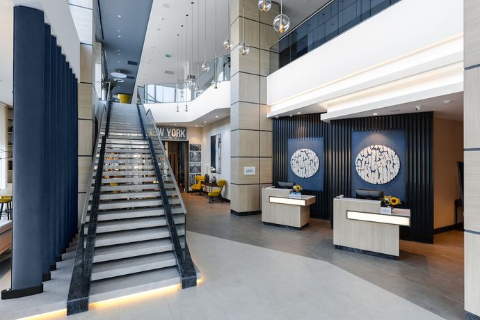 Imagen de los interiores del Hotel Courtyard by Marriott Chisinau. Foto 16