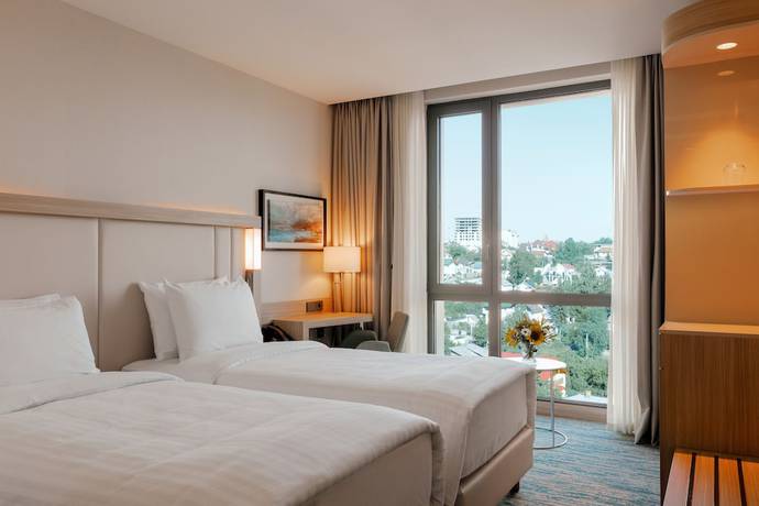 Imagen de la habitación del Hotel Courtyard by Marriott Chisinau. Foto 7