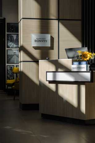 Imagen de los interiores del Hotel Courtyard by Marriott Chisinau. Foto 17