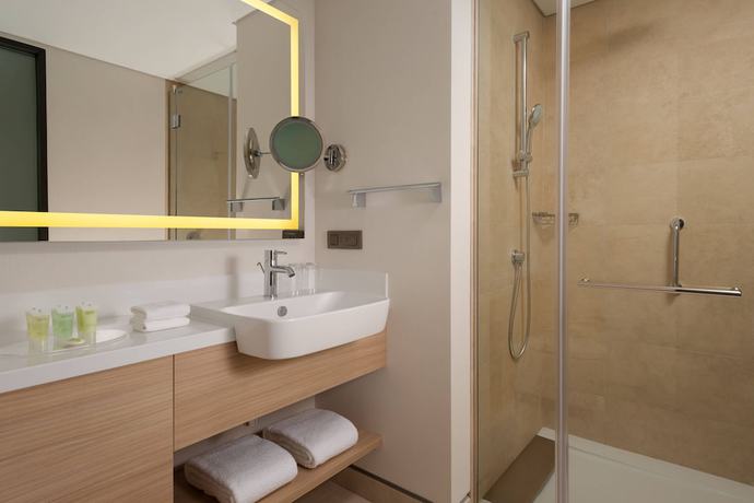 Imagen de la habitación del Hotel Courtyard by Marriott Chisinau. Foto 11