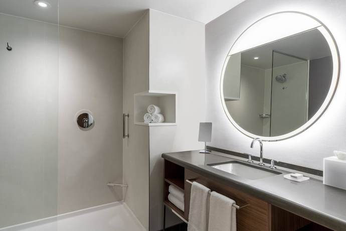 Imagen de la habitación del Hotel Courtyard by Marriott Cincinnati Downtown. Foto 3