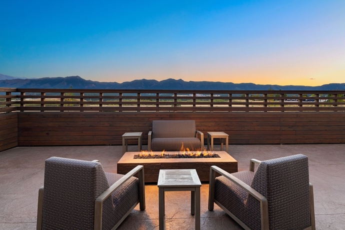 Imagen de los interiores del Hotel Courtyard by Marriott Colorado Springs North/Air Force Academy. Foto 16