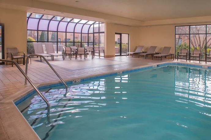 Imagen de la piscina del Hotel Courtyard by Marriott Columbia. Foto 18