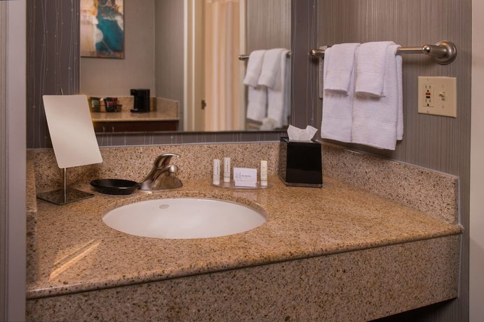 Imagen de la habitación del Hotel Courtyard by Marriott Columbia. Foto 12