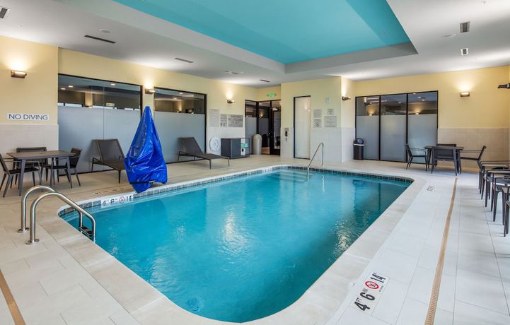 Imagen de la piscina del Hotel Courtyard by Marriott Conway. Foto 20