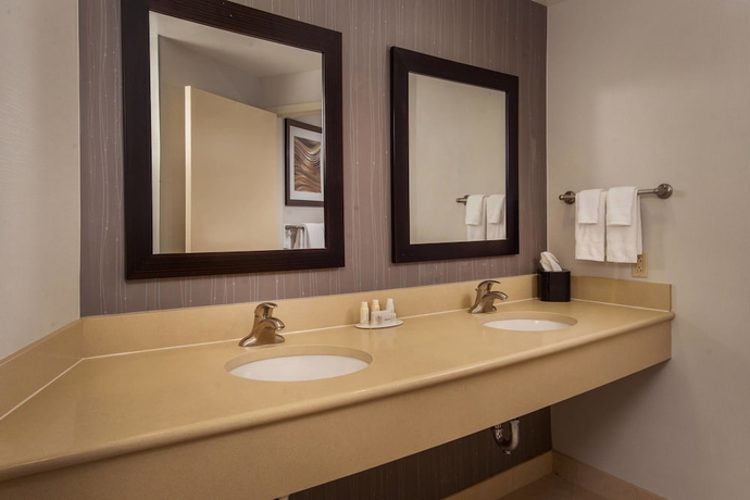 Imagen de la habitación del Hotel Courtyard by Marriott DC/US Capitol. Foto 3