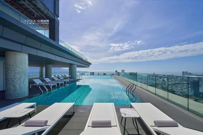 Imagen de la piscina del Hotel Courtyard by Marriott Danang Han River. Foto 16
