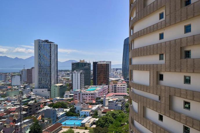 Imagen de los exteriores del Hotel Courtyard by Marriott Danang Han River. Foto 12