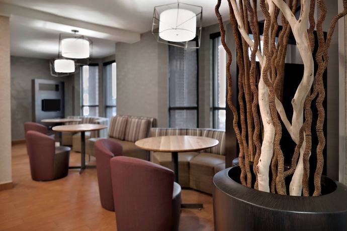 Imagen del bar/restaurante del Hotel Courtyard by Marriott Dayton Beavercreek. Foto 3