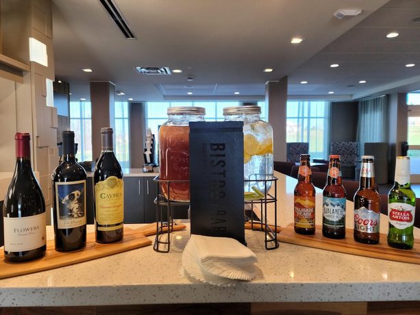 Imagen del bar/restaurante del Hotel Courtyard by Marriott Denver Aurora. Foto 4