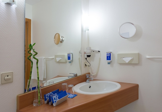 Imagen de la habitación del Hotel Courtyard by Marriott Dortmund. Foto 14