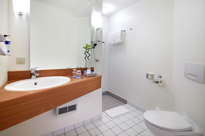 Imagen de la habitación del Hotel Courtyard by Marriott Dortmund. Foto 16