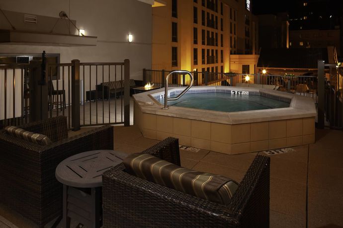 Imagen de la piscina del Hotel Courtyard by Marriott Downtown Memphis. Foto 7