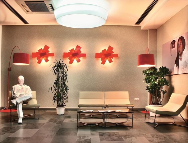 Imagen de los interiores del Hotel Courtyard by Marriott Downtown Sibiu. Foto 13