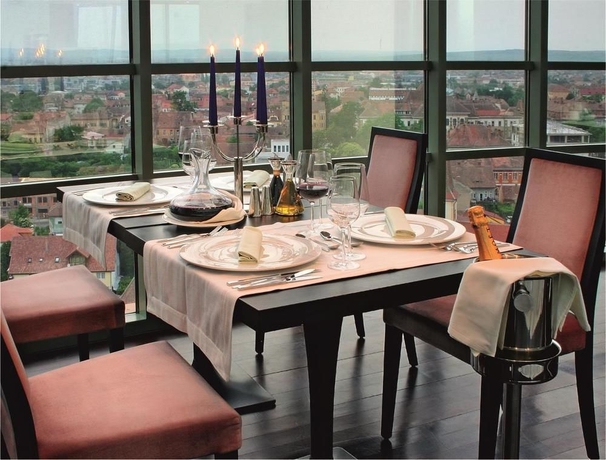 Imagen del bar/restaurante del Hotel Courtyard by Marriott Downtown Sibiu. Foto 4
