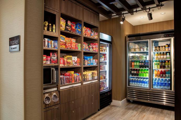 Imagen de los interiores del Hotel Courtyard by Marriott Faro Blanco Resort. Foto 14