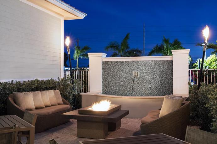 Imagen de los exteriores del Hotel Courtyard by Marriott Faro Blanco Resort. Foto 13