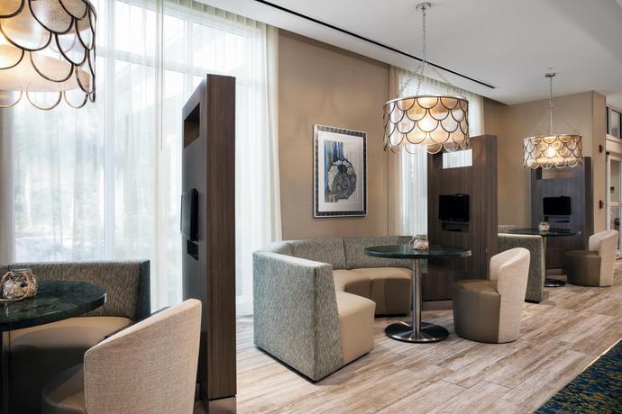 Imagen de los interiores del Hotel Courtyard by Marriott Faro Blanco Resort. Foto 15