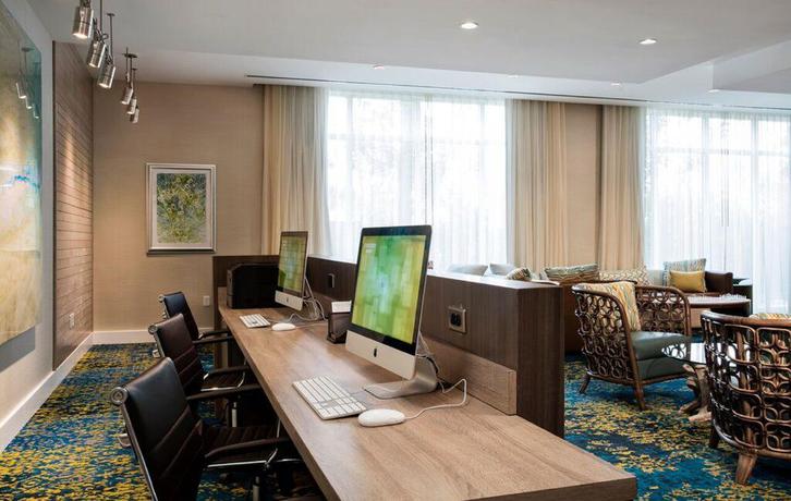 Imagen de los interiores del Hotel Courtyard by Marriott Faro Blanco Resort. Foto 18