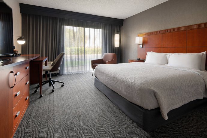Imagen de la habitación del Hotel Courtyard by Marriott Fresno. Foto 10