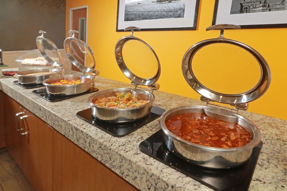 Imagen del bar/restaurante del Hotel Courtyard by Marriott Guadalajara Andares. Foto 6