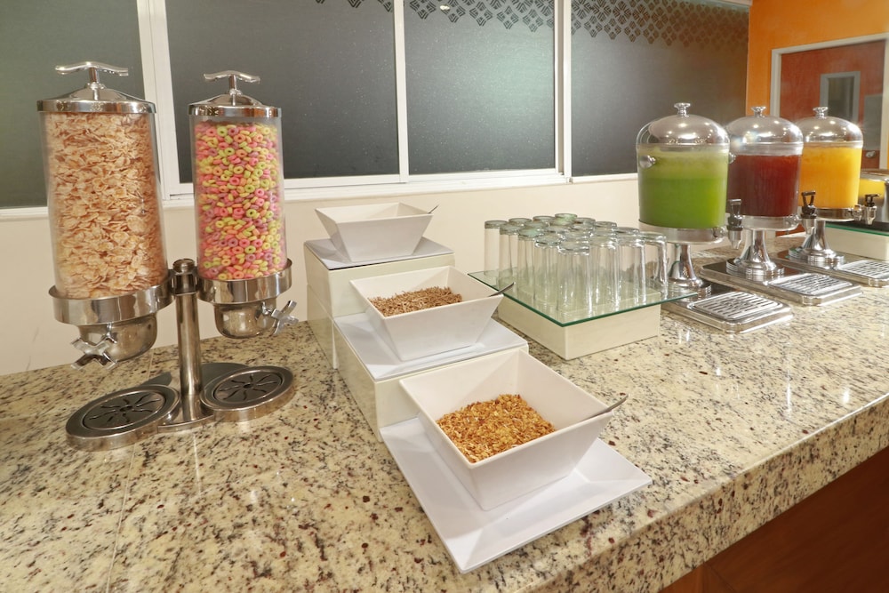 Imagen del bar/restaurante del Hotel Courtyard by Marriott Guadalajara Andares. Foto 7