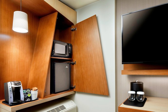 Imagen de la habitación del Hotel Courtyard by Marriott Houston Intercontinental Airport. Foto 14