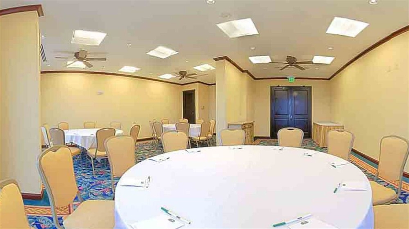 Imagen de los interiores del Hotel Courtyard by Marriott Hutchinson Island. Foto 11