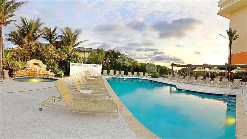 Imagen de la piscina del Hotel Courtyard by Marriott Hutchinson Island. Foto 14
