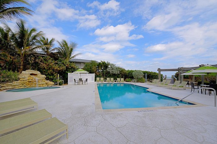 Imagen de la piscina del Hotel Courtyard by Marriott Hutchinson Island. Foto 19